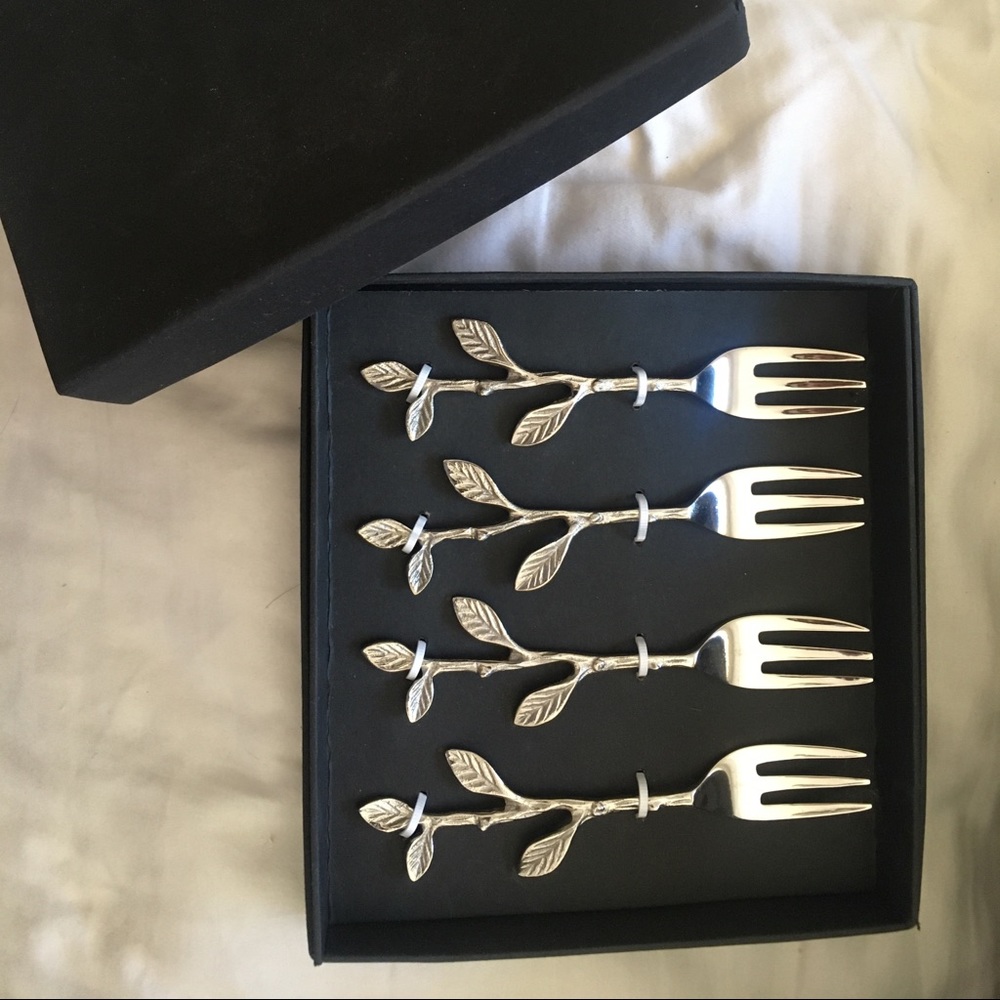 Leaf designed forks
